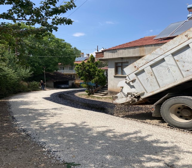 KÖY YOLLARIMIZDA 160 KM. SATHİ KAPLAMA YAPILMIŞTIR.